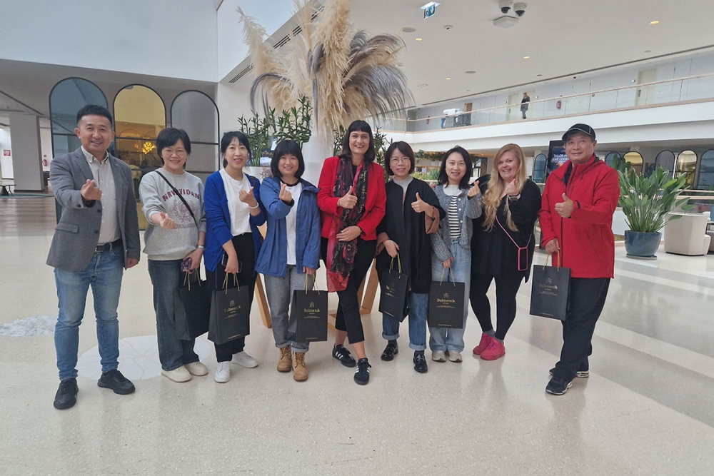 Studijsko putovanje kineskih agenata na kojem szdjeluju predstavnici sedam velikih kineskih agencija