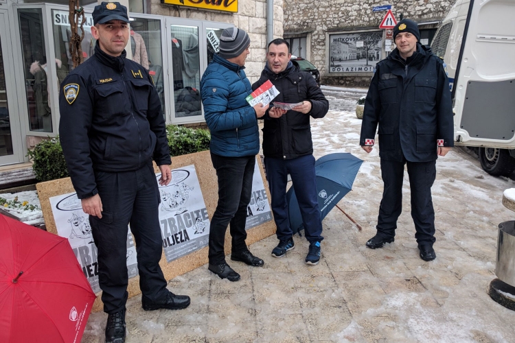 Akcija &bdquo;Manje oružja &ndash; manje tragedija&ldquo; - Građani policiji predali cijeli arsenal oružja