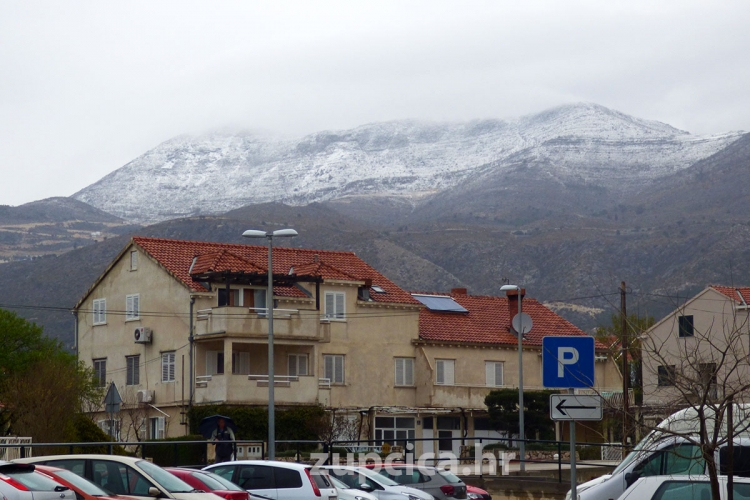 Vratila se zima - Vla&scaron;tica osvanula pod snijegom, u Kuparima noćas izmjereno 2,7&deg;C