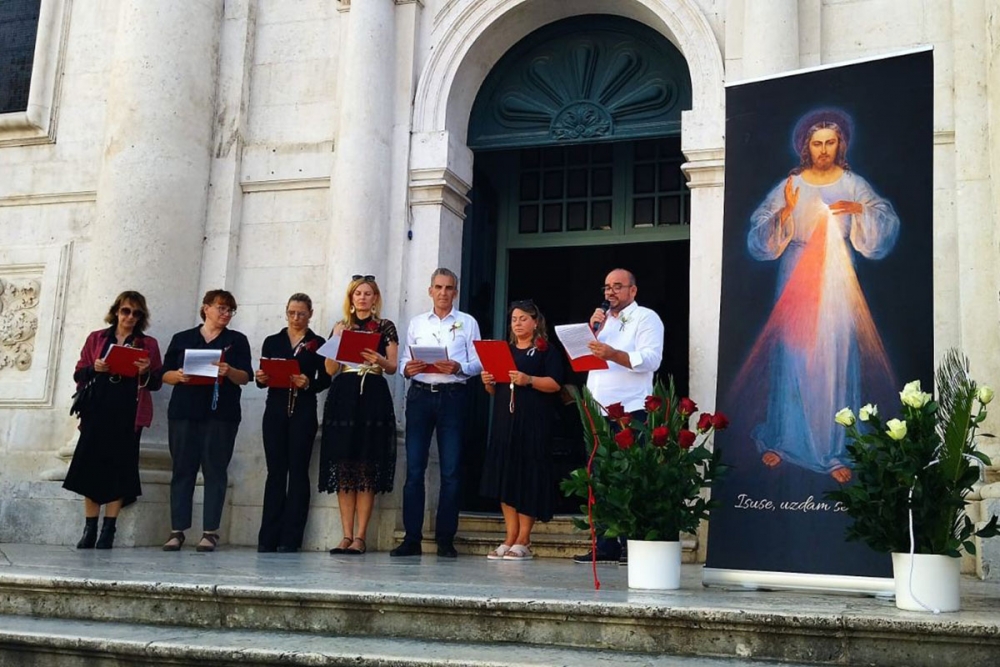&ldquo;Iskra Milosrđa&rdquo; - I Dubrovnik u molitvi na javnim mjestima, trgovima i ulicama gradova svijeta